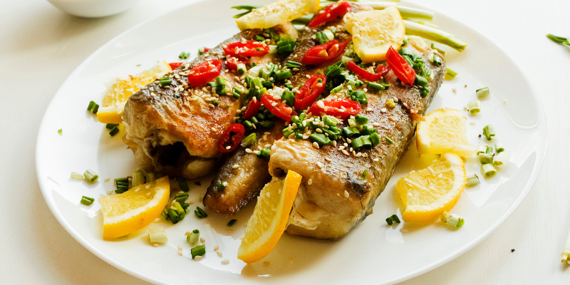 Merluza Austral al Horno con Limón y Ajo